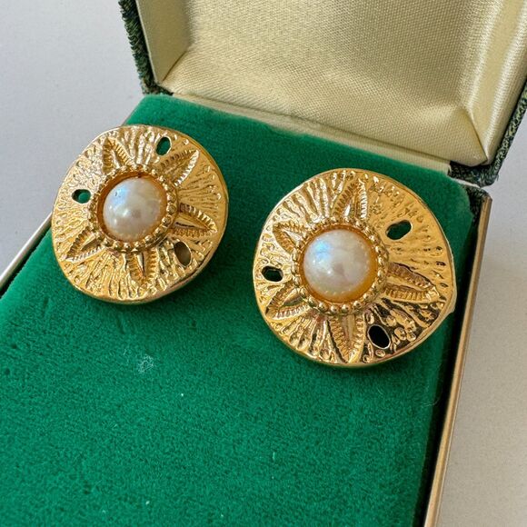 KJL for Avon Sand Dollar and Seashell with Faux Pearl - Picture 1 of 8